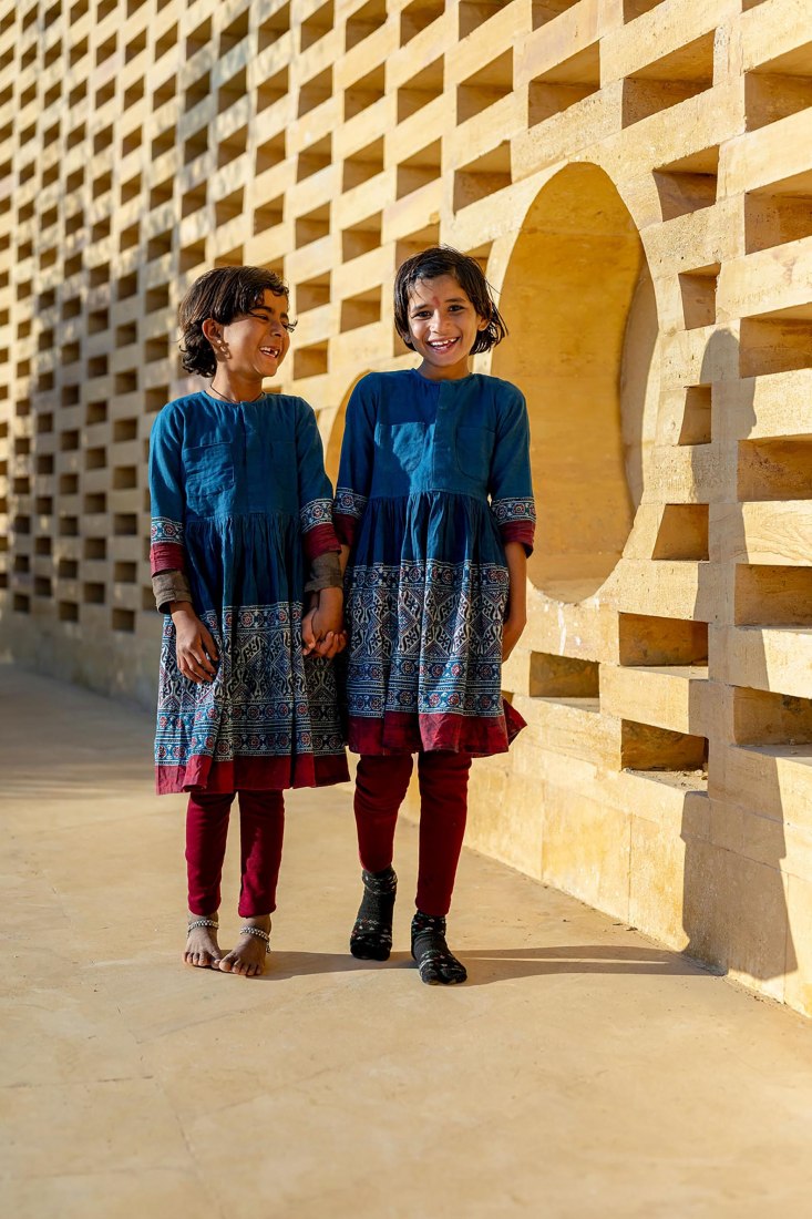 Escuela de niñas Rajkumari Ratnavati por Diana Kellogg Architects. Fotografía por Vinay Panjwani