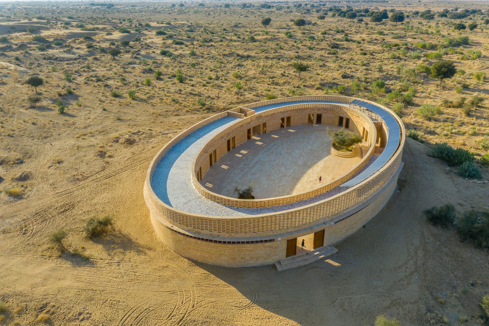 Escuela de niñas Rajkumari Ratnavati por Diana Kellogg Architects. Fotografía por Vinay Panjwani