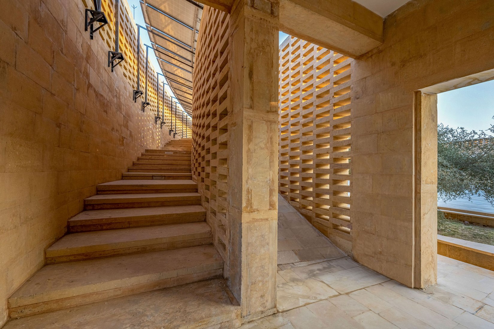 Escuela de niñas Rajkumari Ratnavati por Diana Kellogg Architects. Fotografía por Vinay Panjwani