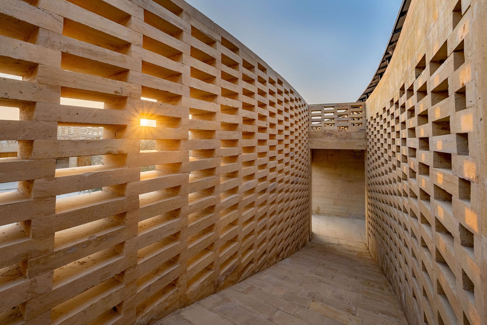 Escuela de niñas Rajkumari Ratnavati por Diana Kellogg Architects. Fotografía por Vinay Panjwani