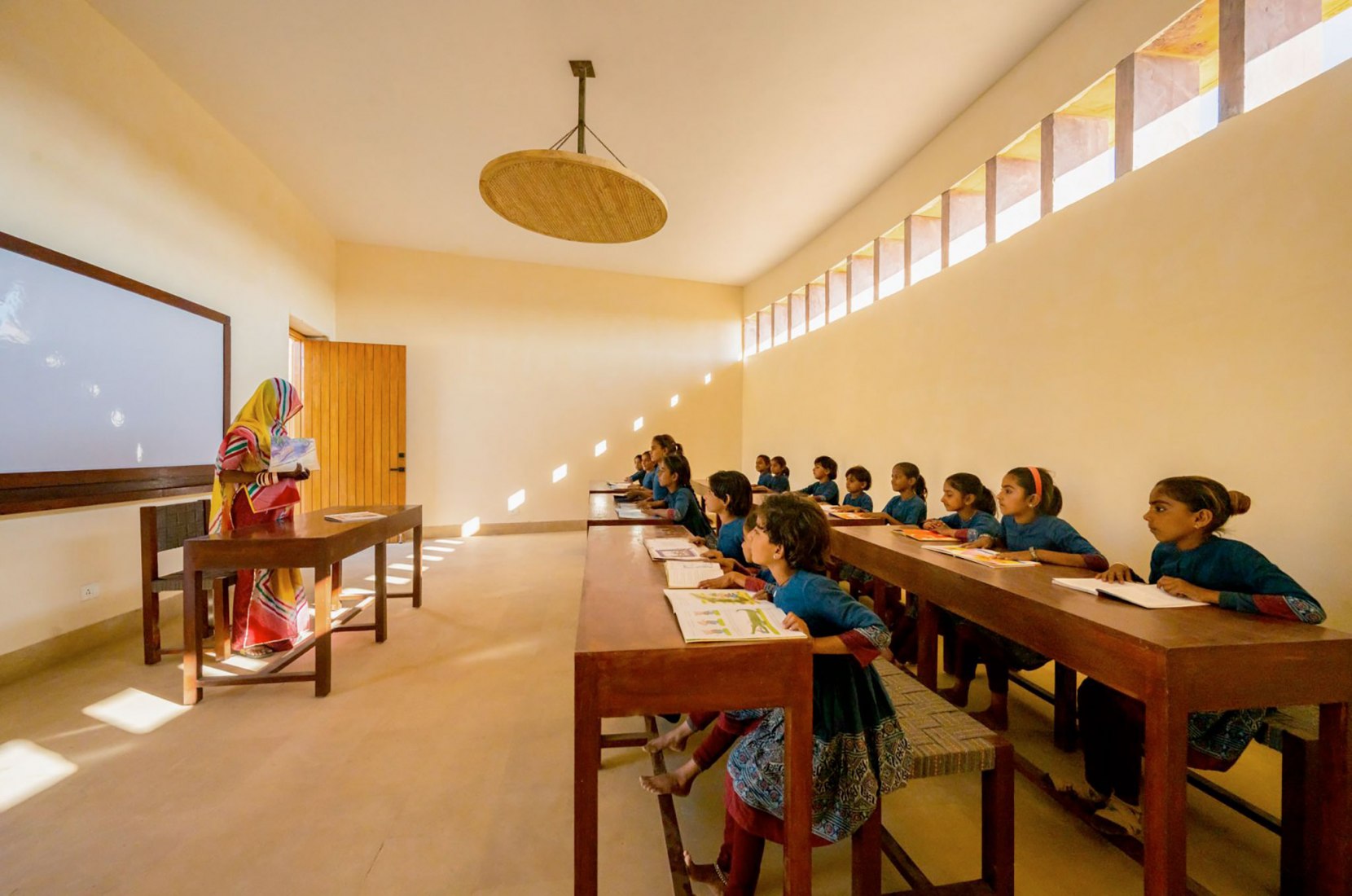 Escuela de niñas Rajkumari Ratnavati por Diana Kellogg Architects. Fotografía por Vinay Panjwani