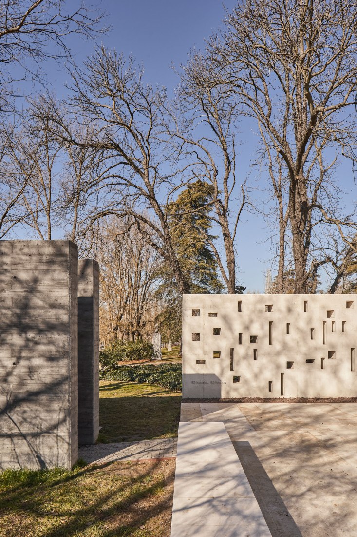 Memorial to the victims of the Yak-42 by Diego Manuel Novo Menéndez. Photograph by Javier Bravo.