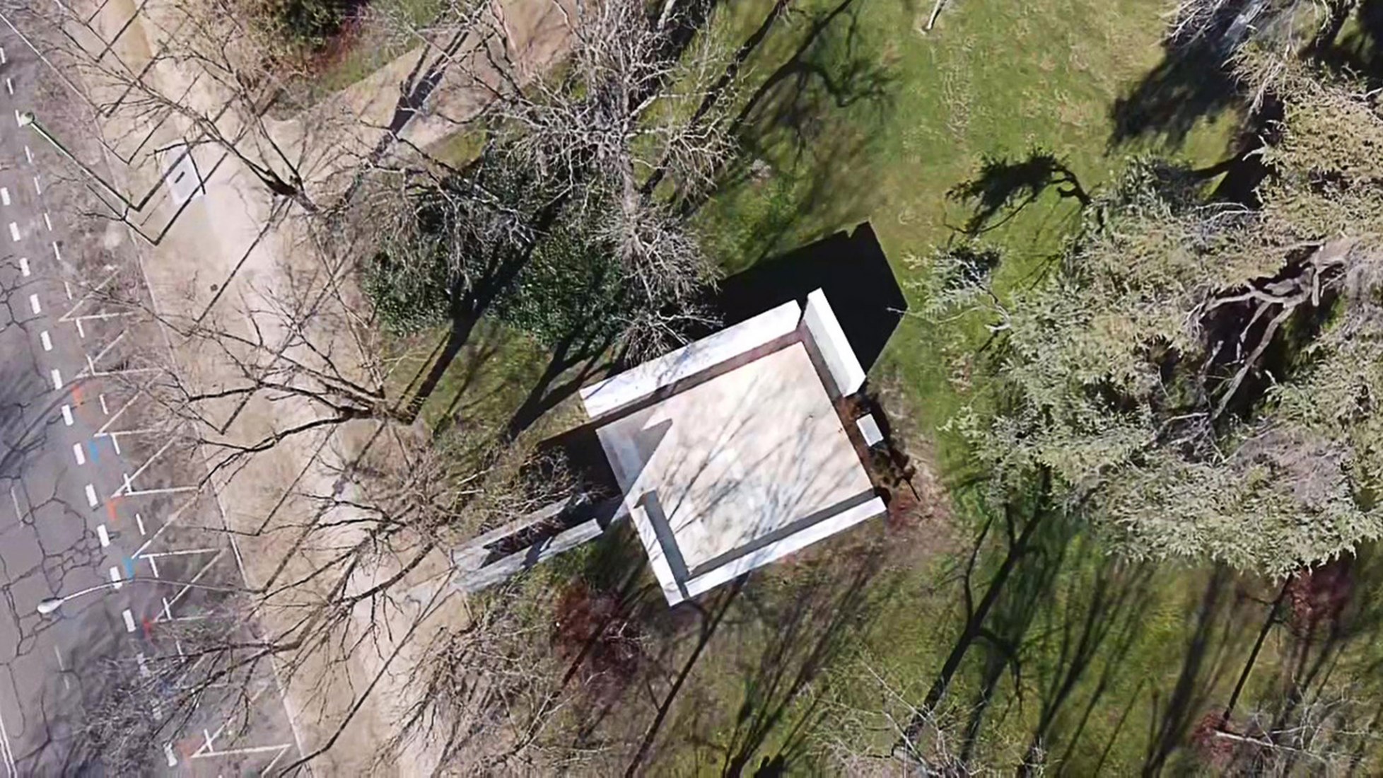 Memorial to the victims of the Yak-42 by Diego Manuel Novo Menéndez. Photograph by Diego Manuel Novo Menéndez.