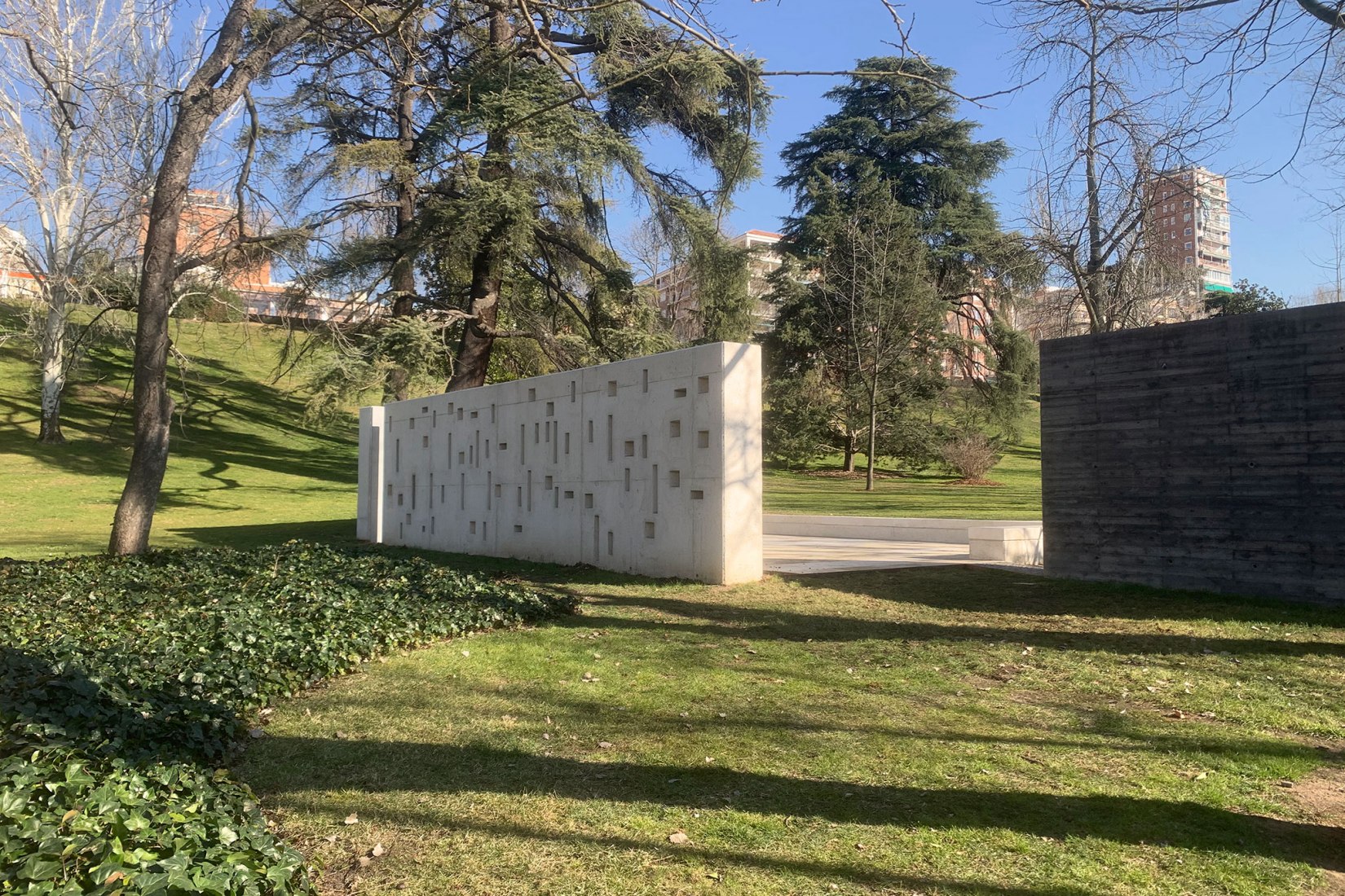 Memorial to the victims of the Yak-42 by Diego Manuel Novo Menéndez. Photograph by Diego Manuel Novo Menéndez.