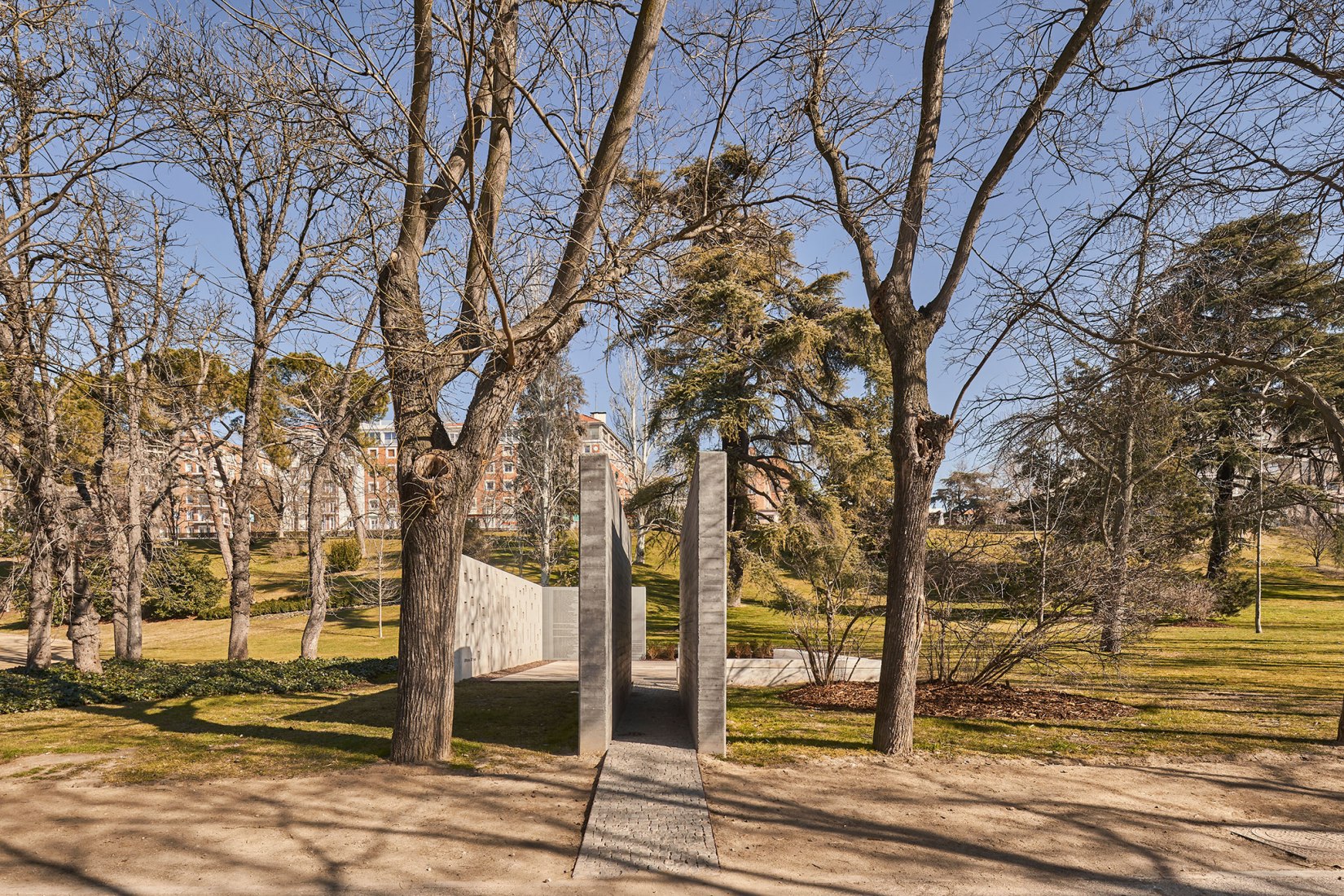Memorial to the victims of the Yak-42 by Diego Manuel Novo Menéndez. Photograph by Javier Bravo.