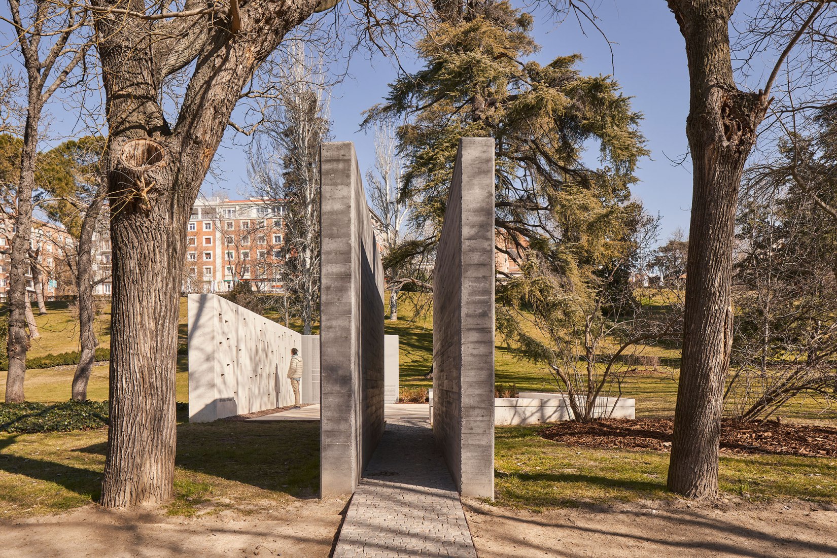 Memorial to the victims of the Yak-42 by Diego Manuel Novo Menéndez. Photograph by Javier Bravo.