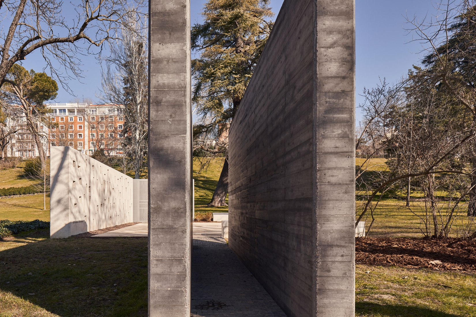Memorial to the victims of the Yak-42 by Diego Manuel Novo Menéndez. Photograph by Javier Bravo.