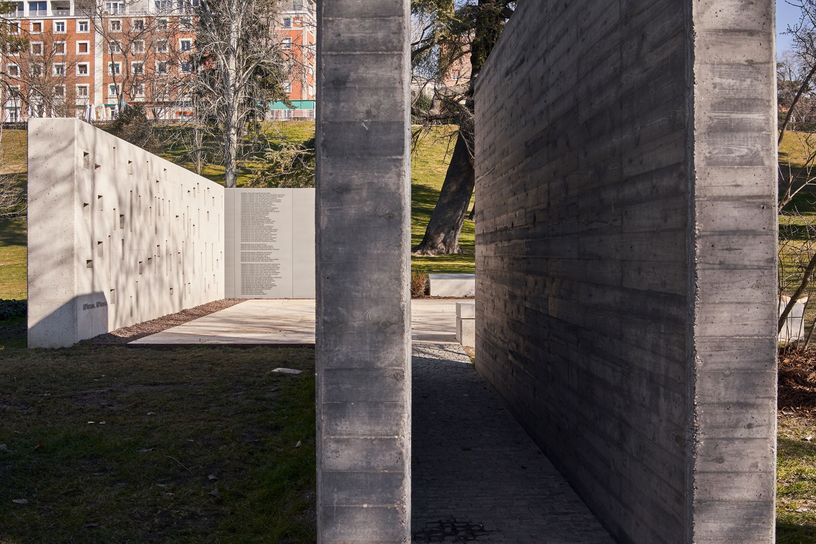 Memorial to the victims of the Yak-42 by Diego Manuel Novo Menéndez. Photograph by Javier Bravo.