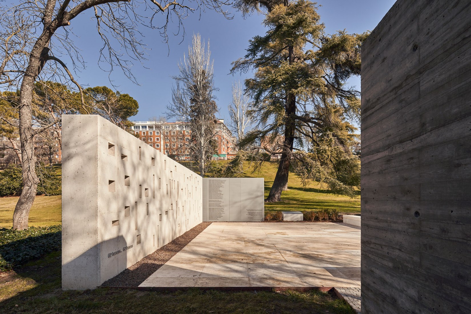 Memorial to the victims of the Yak-42 by Diego Manuel Novo Menéndez. Photograph by Javier Bravo.