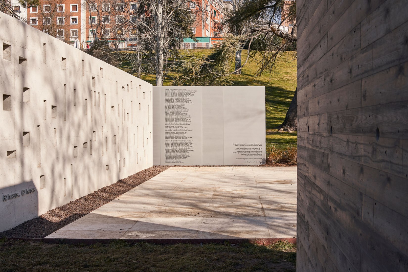 Memorial to the victims of the Yak-42 by Diego Manuel Novo Menéndez. Photograph by Javier Bravo.