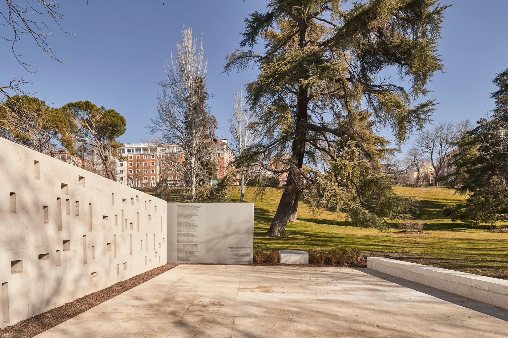 Memorial to the victims of the Yak-42 by Diego Manuel Novo Menéndez. Photograph by Javier Bravo.