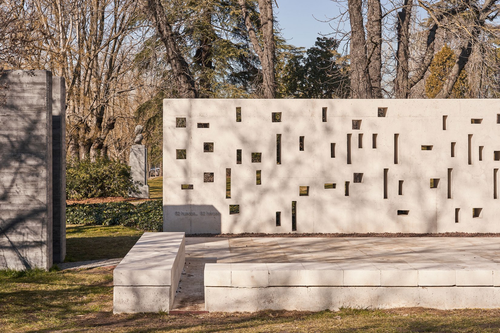 Memorial to the victims of the Yak-42 by Diego Manuel Novo Menéndez. Photograph by Javier Bravo.