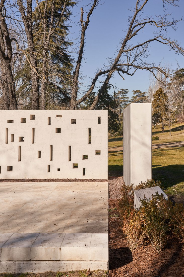 Memorial to the victims of the Yak-42 by Diego Manuel Novo Menéndez. Photograph by Javier Bravo.