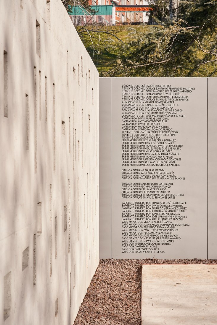 Memorial to the victims of the Yak-42 by Diego Manuel Novo Menéndez. Photograph by Javier Bravo.