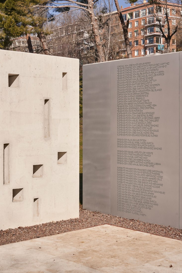 Memorial to the victims of the Yak-42 by Diego Manuel Novo Menéndez. Photograph by Javier Bravo.