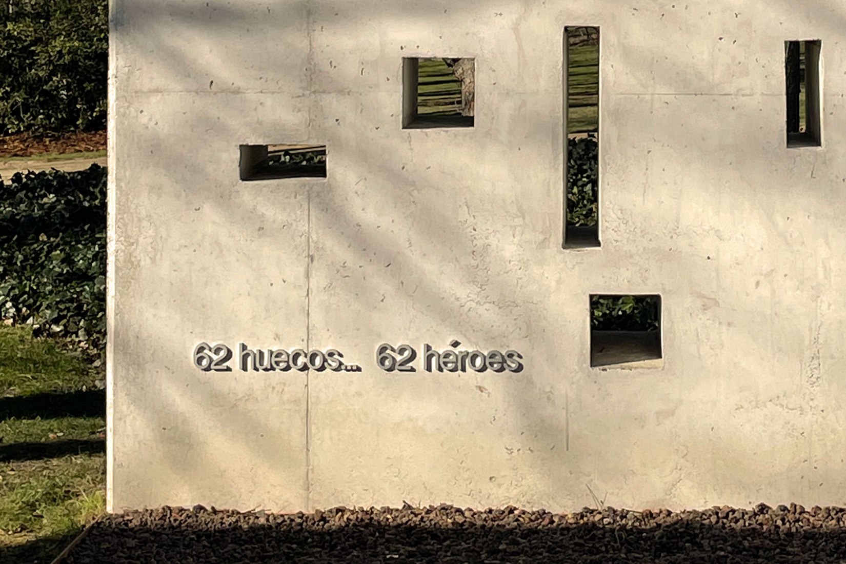 Memorial to the victims of the Yak-42 by Diego Manuel Novo Menéndez. Photograph by Diego Manuel Novo Menéndez.
