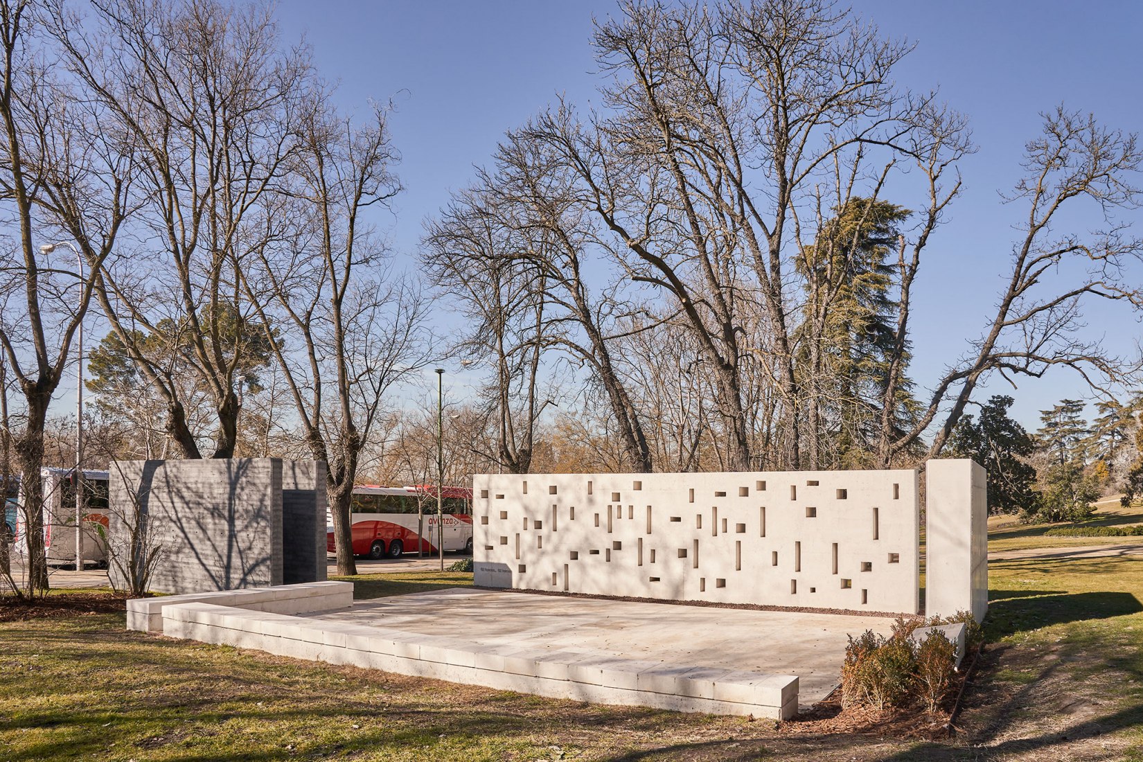 Memorial to the victims of the Yak-42 by Diego Manuel Novo Menéndez. Photograph by Javier Bravo.