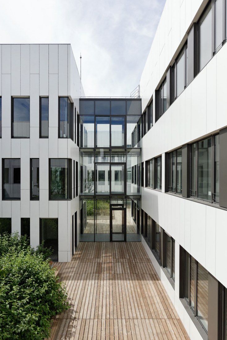 Entre yardas. Instituto de Neurociencia por Dietmar Feichtinger Architectes