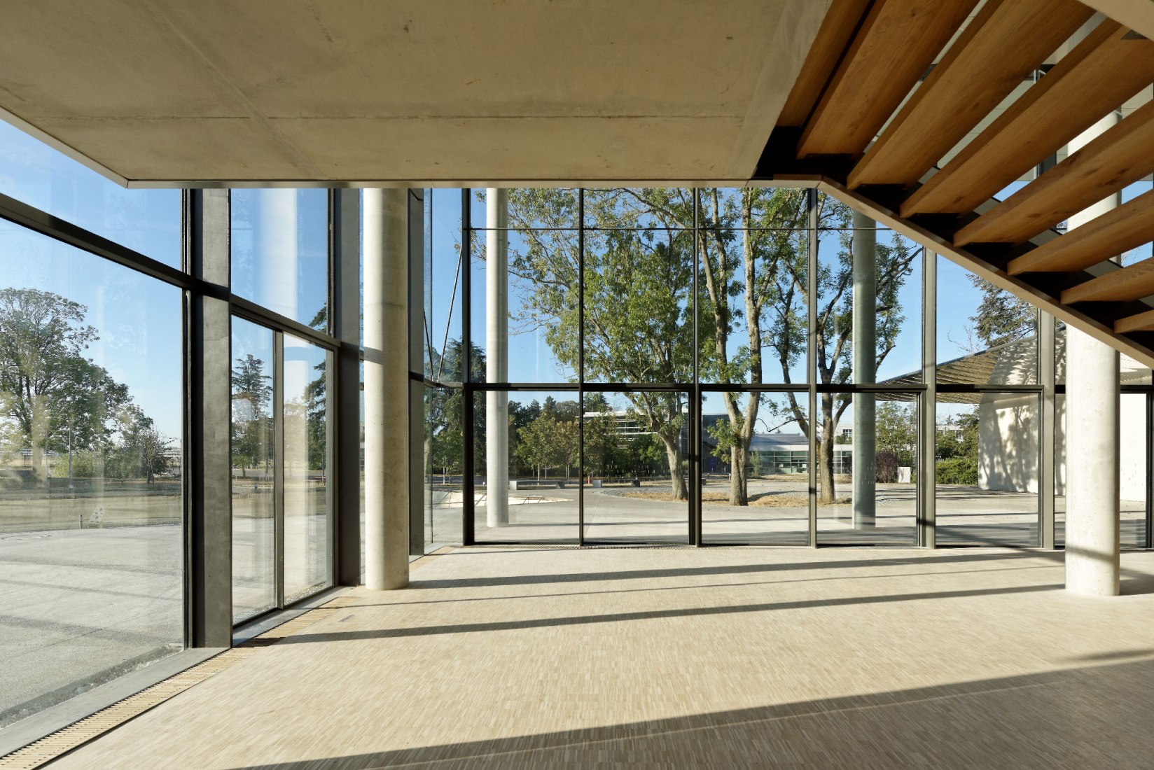 Hall de acceso. Instituto de Neurociencia por Dietmar Feichtinger Architectes