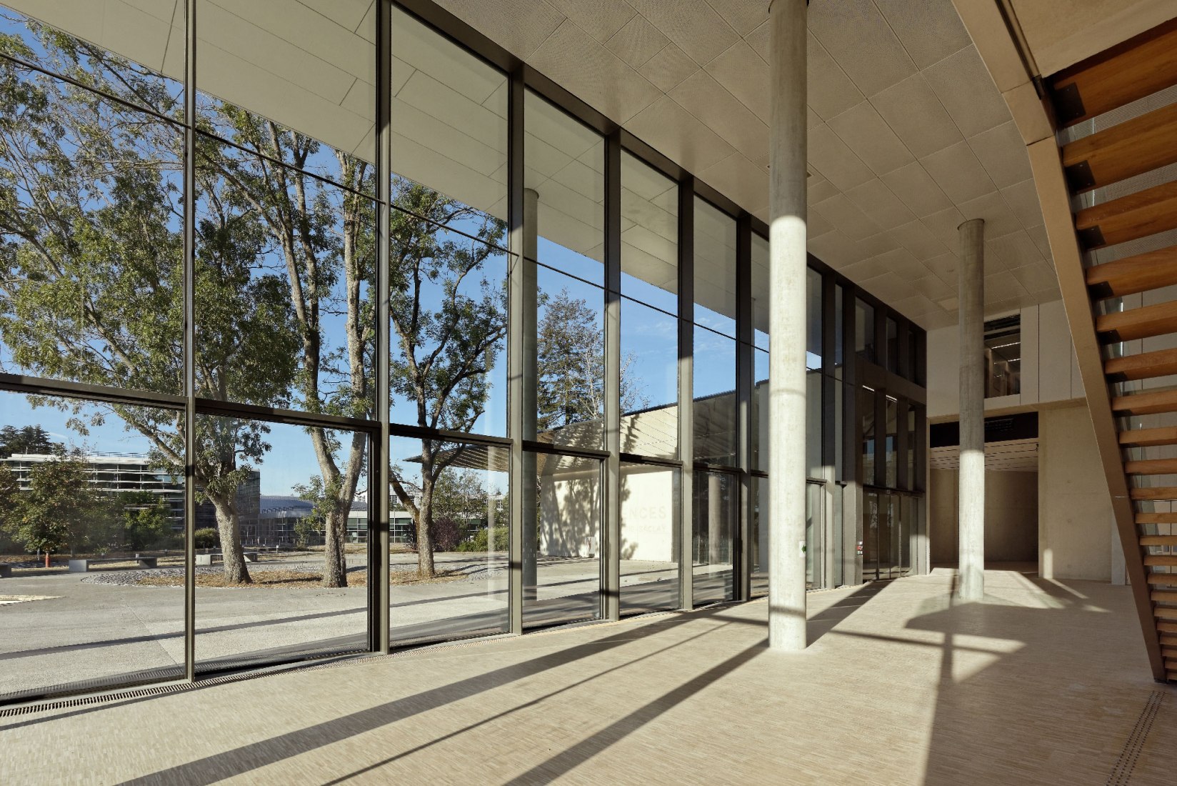 Corredor. Instituto de Neurociencia por Dietmar Feichtinger Architectes