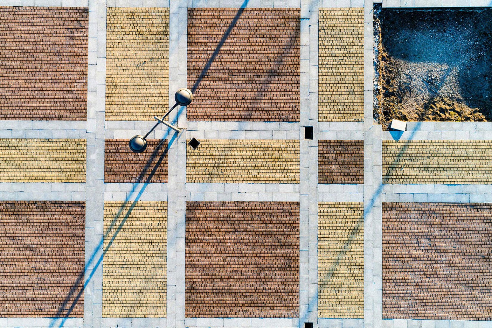 Sand Castles (part II). Ganadores del Premio de Fotografía DJI. Casas abandonadas de España y Salinas europeas. Fotografía © Markel Redondo