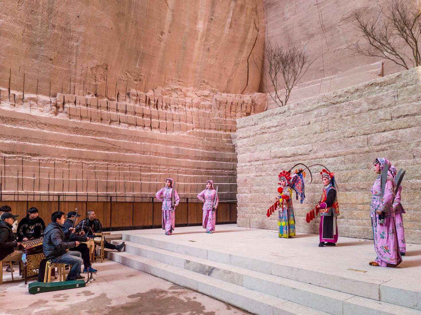 “The Quarry as Stage” by DnA_Design and Architecture. Photography by Wang Ziling / DnA_Design and Architecture.