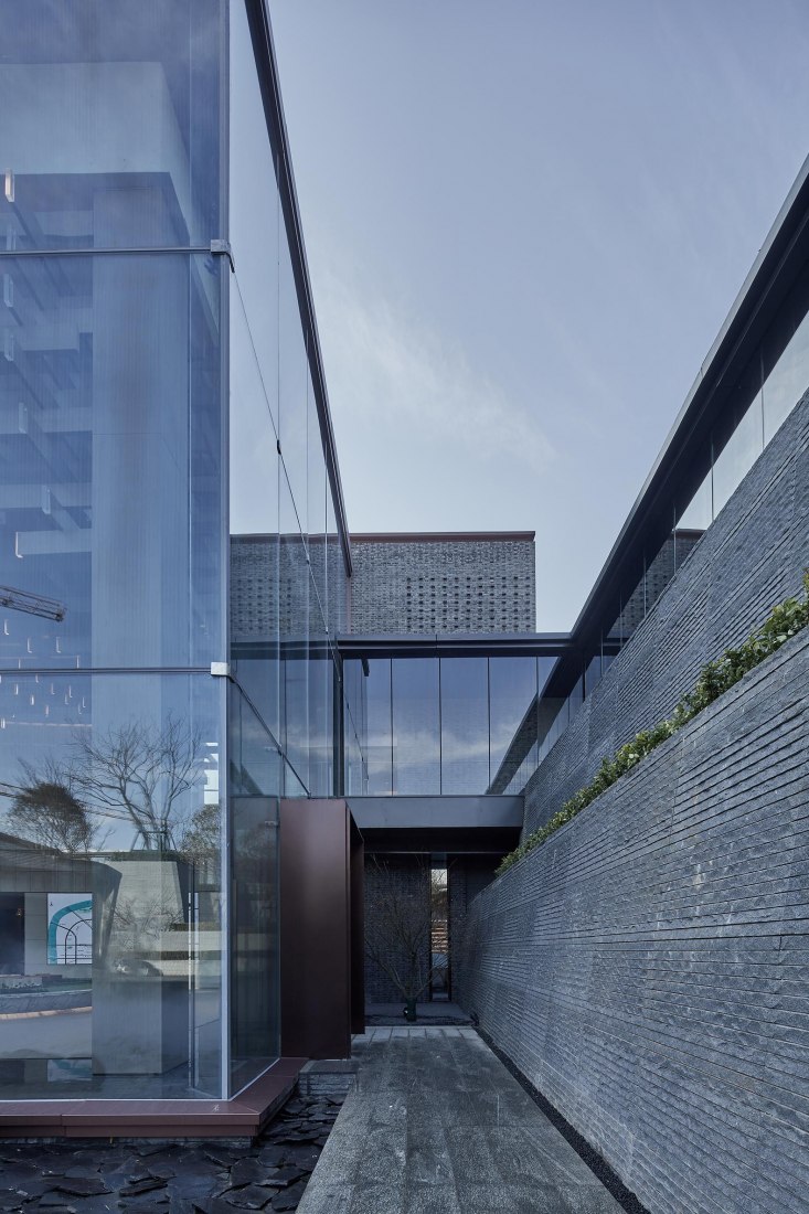 JinLin Royal Park by Do Design Group. Photograph by Zeng jianghe