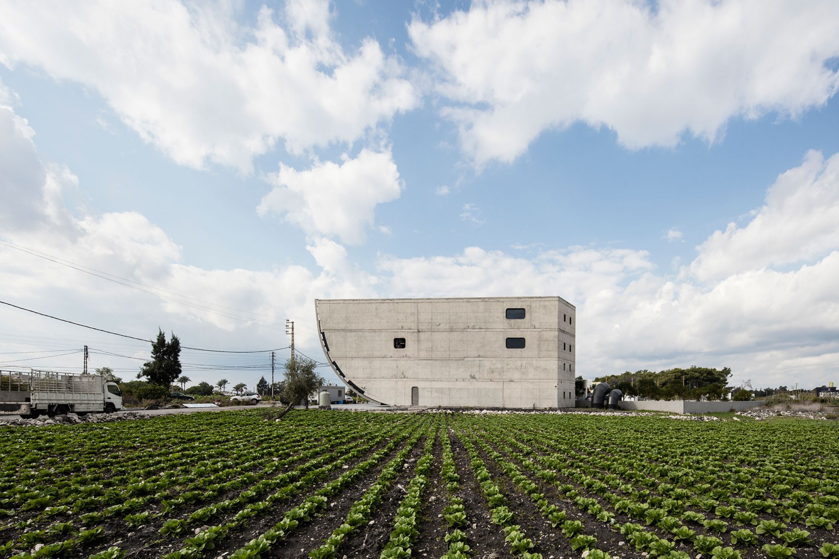 Sede regional de LSB por Domaine Public Architects. Fotografía por Ieva Saudargaite