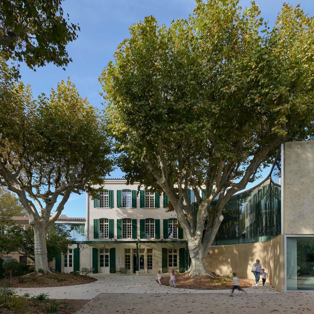 Biblioteca multimedia y parque por Dominique Coulon & associés. Fotografía por Eugeni Pons 