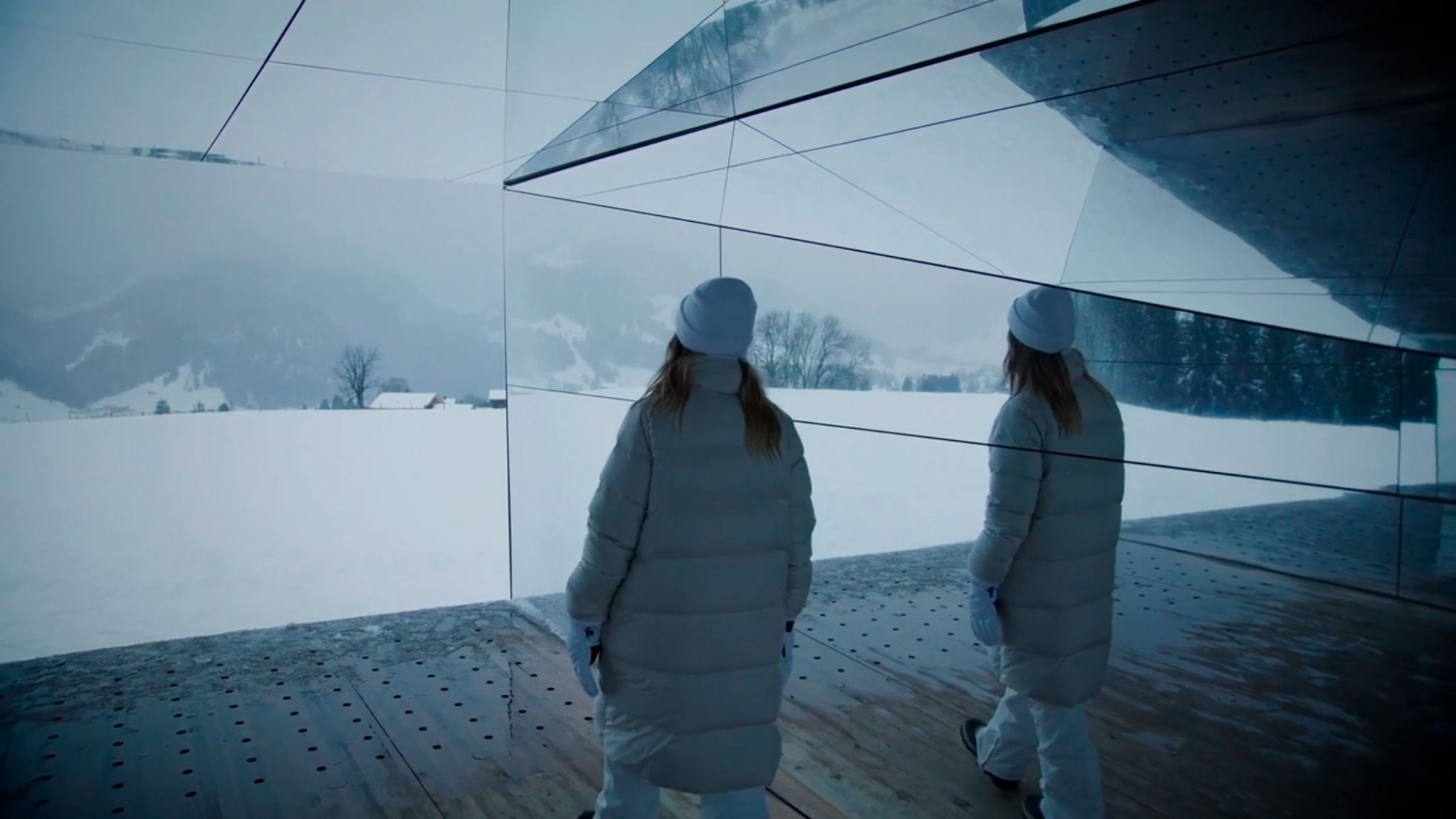 Song Mirror por Doug Aitken / Los Angeles Master Chorale