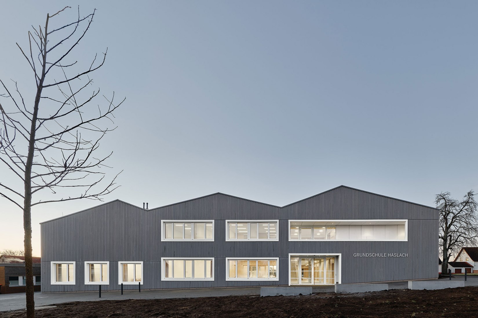 Escuela de primaria y jardín de infancia por DREI ARCHITEKTEN. Fotografía de Zooey Braun 