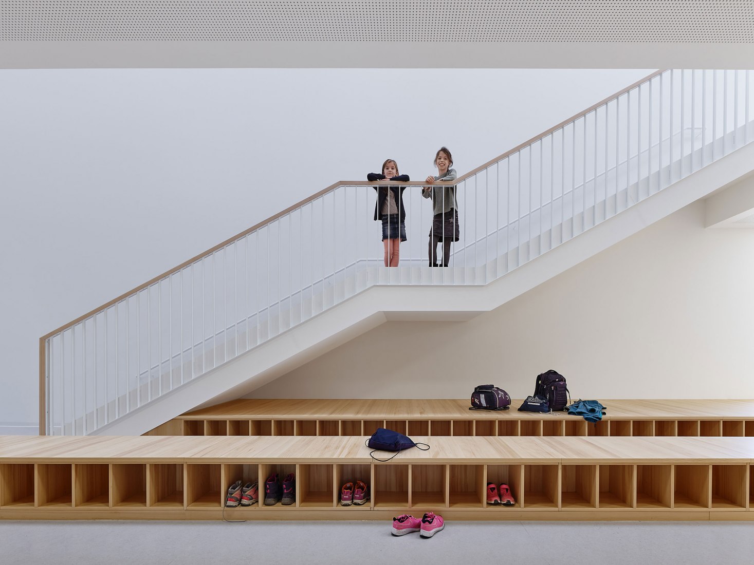 Escuela de primaria y jardín de infancia por DREI ARCHITEKTEN. Fotografía de Zooey Braun 
