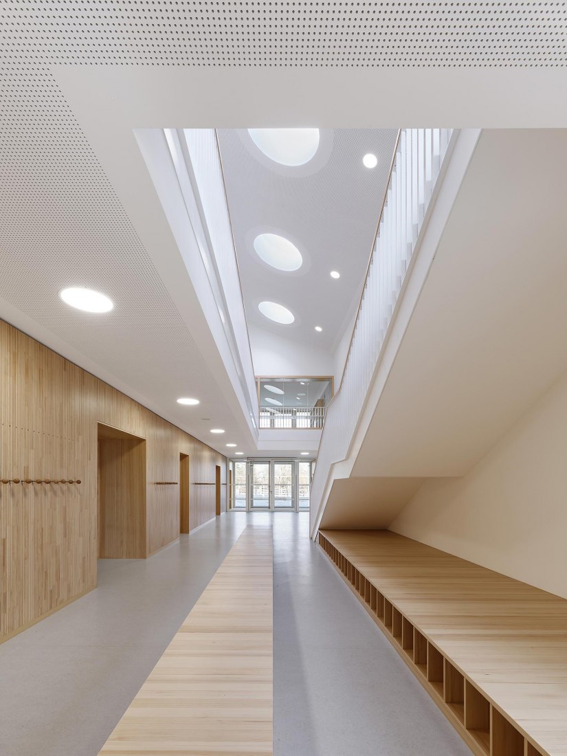 Escuela de primaria y jardín de infancia por DREI ARCHITEKTEN. Fotografía de Zooey Braun 