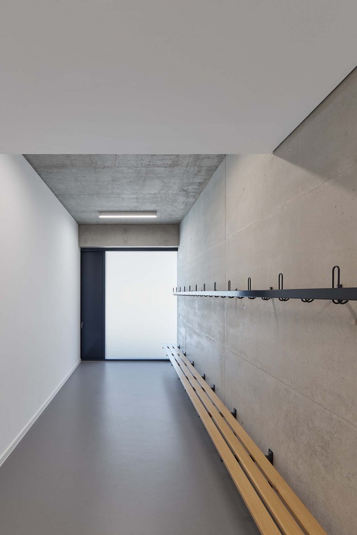 Pabellón de deportes con triple campo por DREI ARCHITEKTEN. Fotografía por Zooey Braun