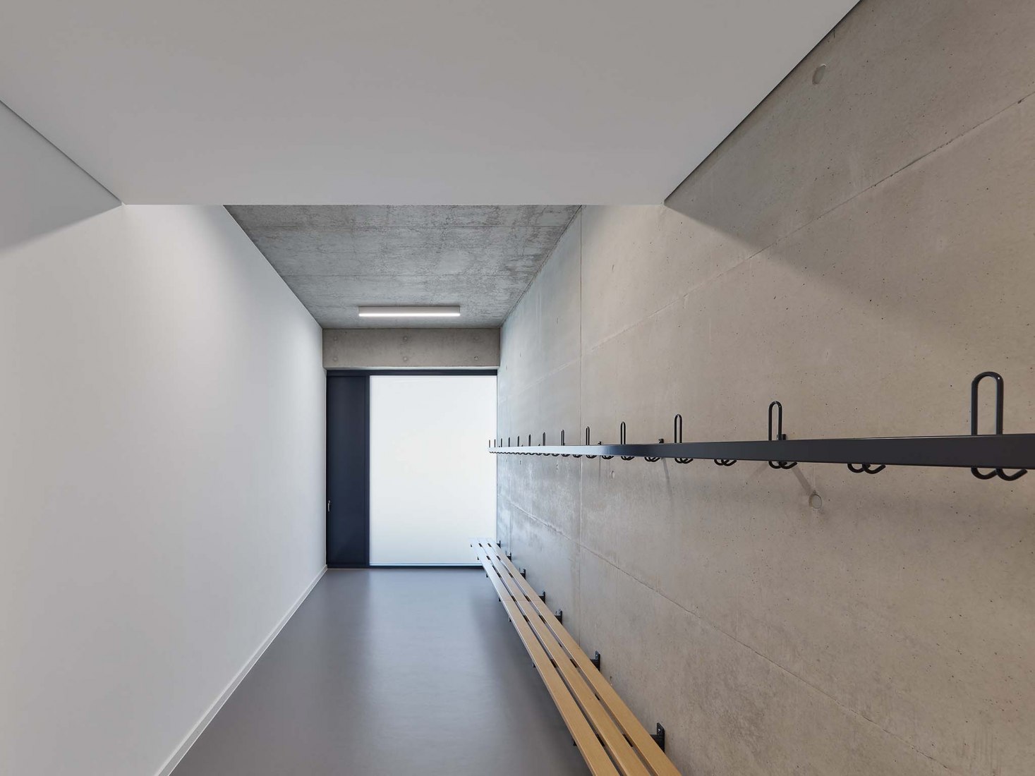 Pabellón de deportes con triple campo por DREI ARCHITEKTEN. Fotografía por Zooey Braun