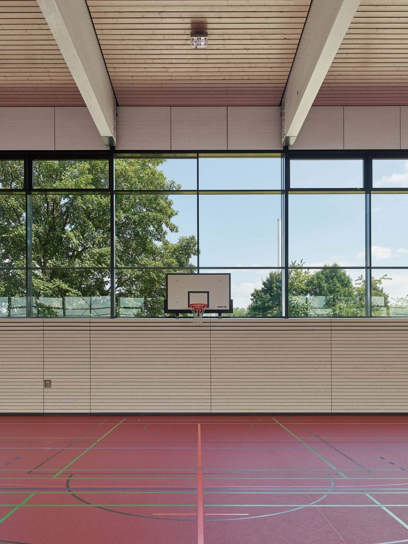 Pabellón de deportes con triple campo por DREI ARCHITEKTEN. Fotografía por Zooey Braun