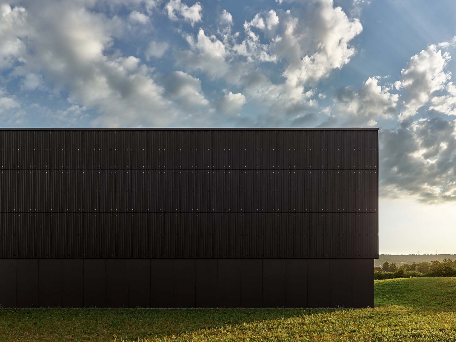 Pabellón de deportes con triple campo por DREI ARCHITEKTEN. Fotografía por Zooey Braun