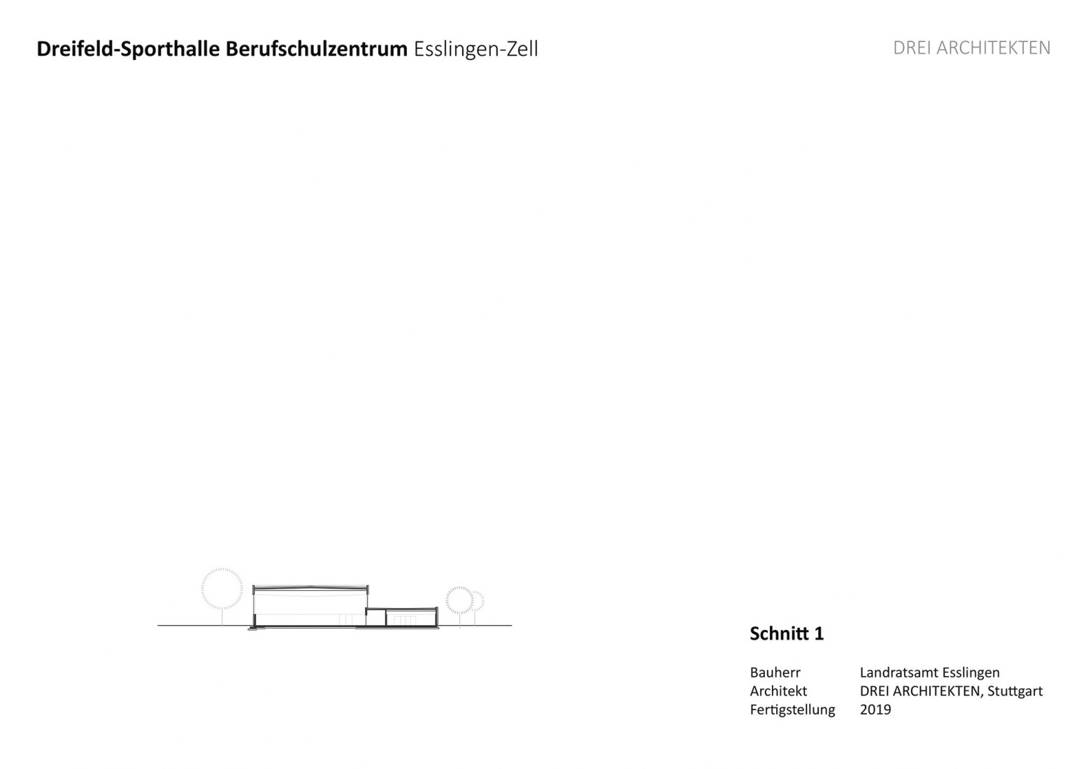 Plano sección transversal. Pabellón de deportes con triple campo por DREI ARCHITEKTEN