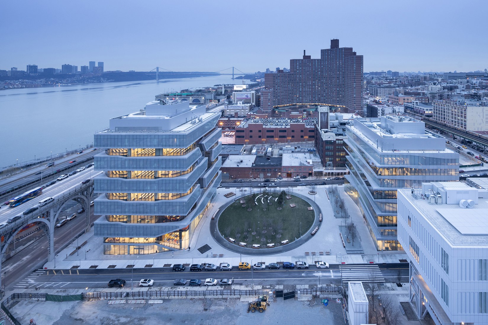 Escuela de Negocios de Columbia y The Square. Escuela de Negocios de la Universidad de Columbia por DS+R. Fotografíapor Iwan Baan