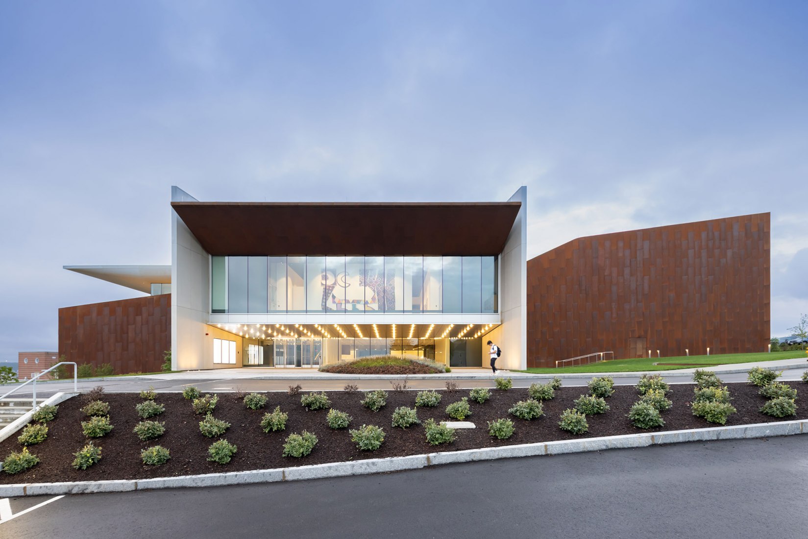 Centro de Artes Escénicas del College of the Holy Cross Prior por DS+R. Fotografía por Iwan Baan.