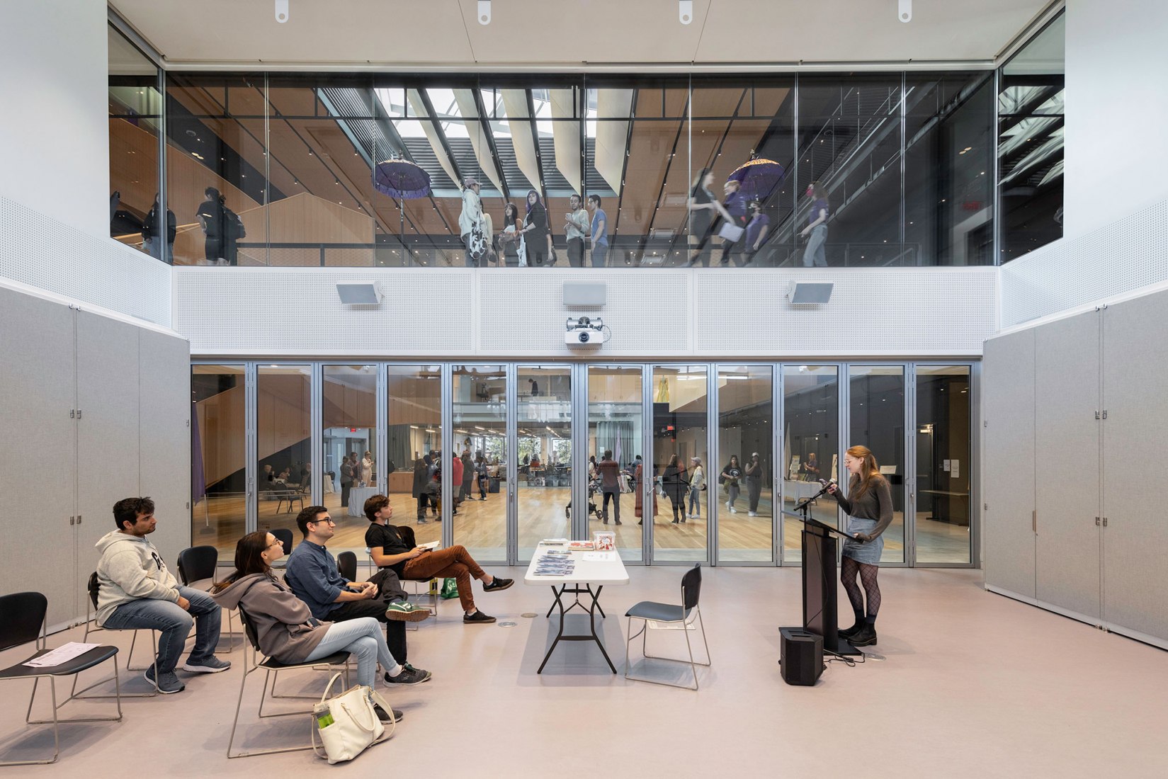 Centro de Artes Escénicas del College of the Holy Cross Prior por DS+R. Fotografía por Brett Beyer.