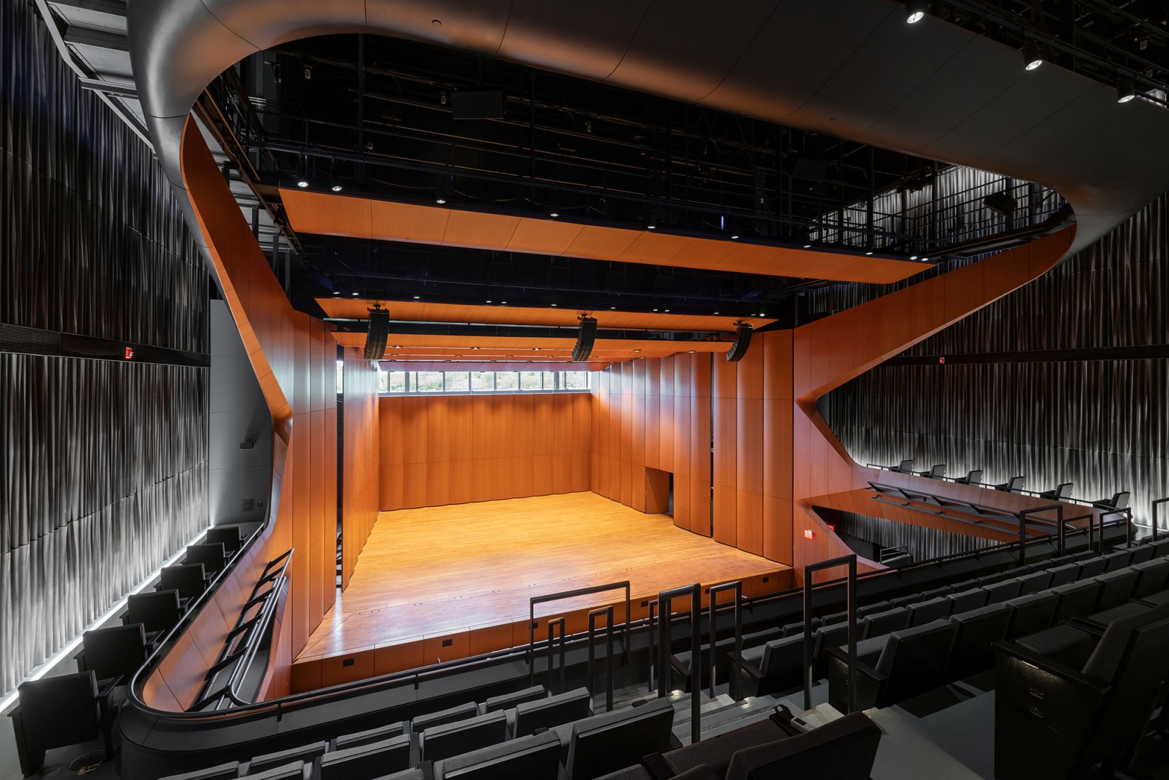 Centro de Artes Escénicas del College of the Holy Cross Prior por DS+R. Fotografía por Iwan Baan.