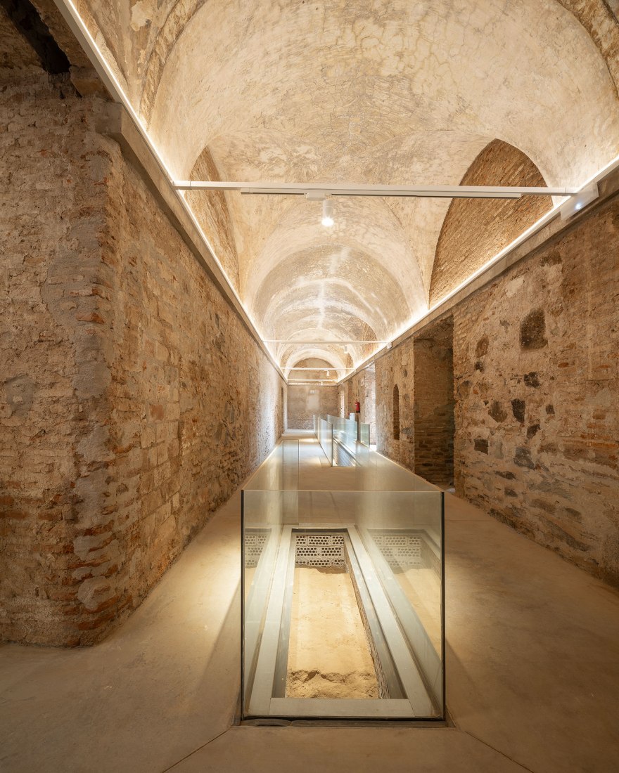Renovation and conditioning of the Jesuit College by DUNAR arquitectos + TRAX. Photograph Nicolás Yazigi.