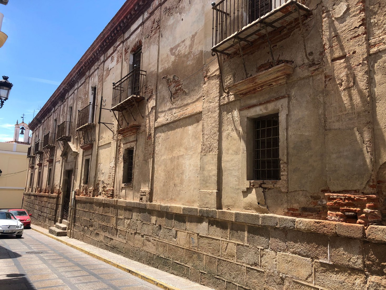 Previous image to renovation and conditioning of the Jesuit College by DUNAR arquitectos + TRAX. Photograph Nicolás Yazigi.