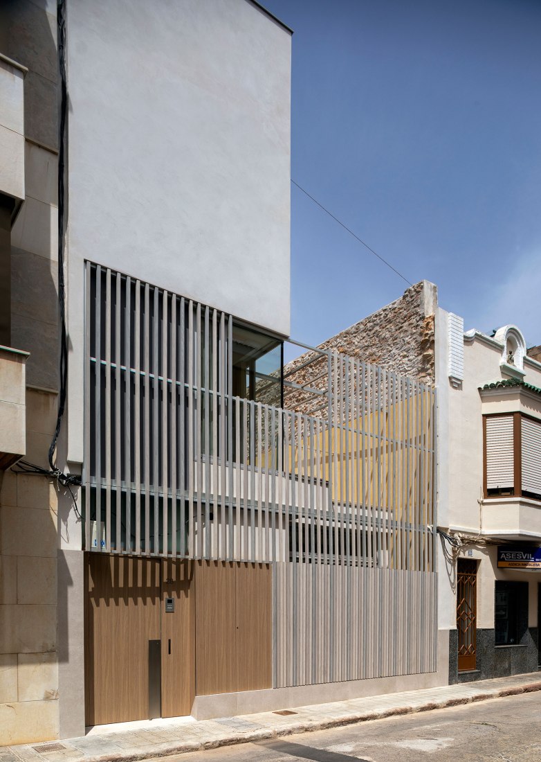 Townhouse in Vila Real by Juan Marco Marco. Photograph by Diego Opazo.