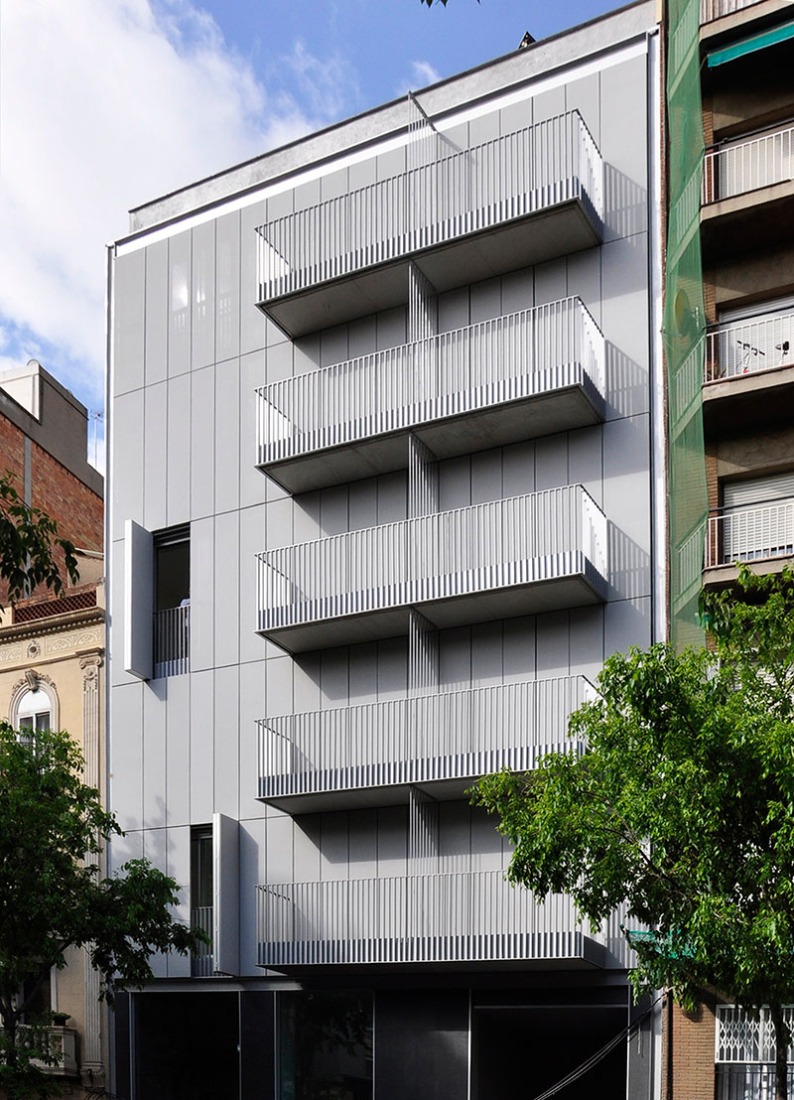 Outside view. Arizala's building by AVA Studio scp. Photograph © Cristian Naudín. Courtesy of AVA Studio scp. 