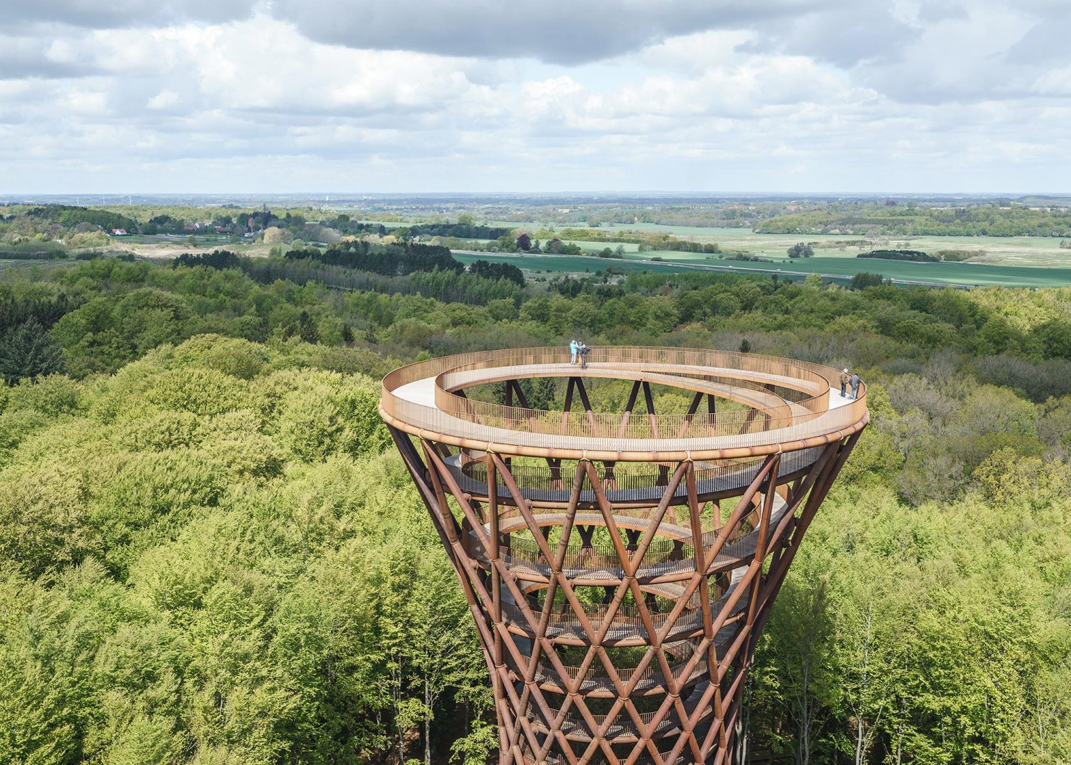 Torre del bosque en Camp Adventure por EFFEKT. Fotografía por Rasmus Hjortshoj. Imagen cortesía de EFFEKT.