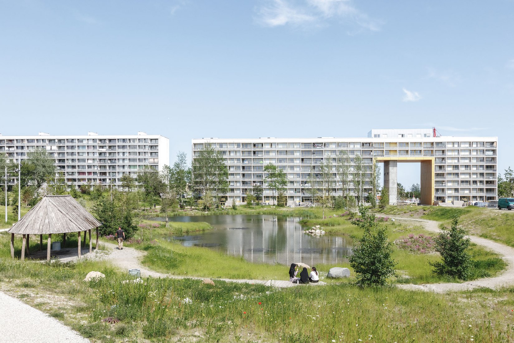 Parque urbano de Gellerup por EFFEKT + SLA. Fotografía por Rasmus Hjortshoj.