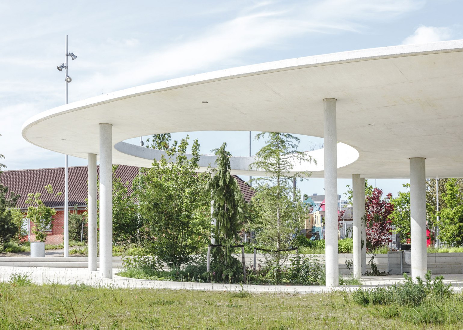 Parque urbano de Gellerup por EFFEKT + SLA. Fotografía por Rasmus Hjortshoj.