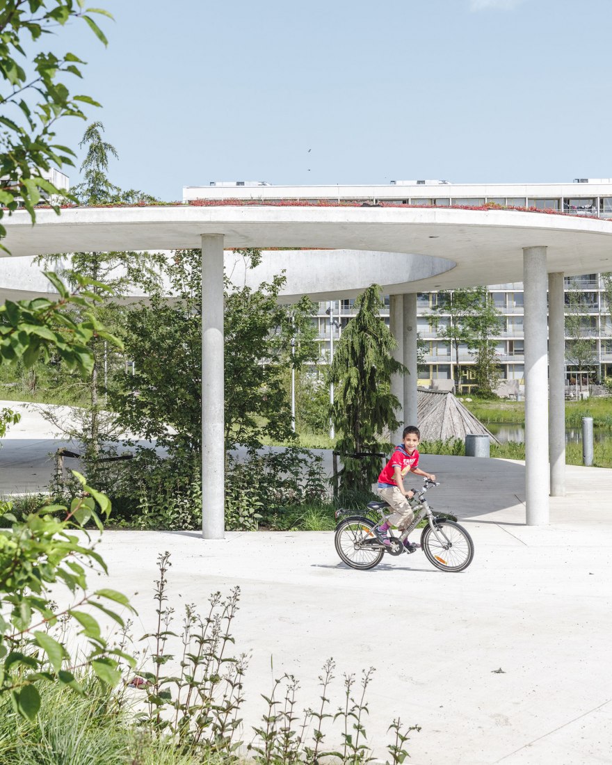Parque urbano de Gellerup por EFFEKT + SLA. Fotografía por Rasmus Hjortshoj.